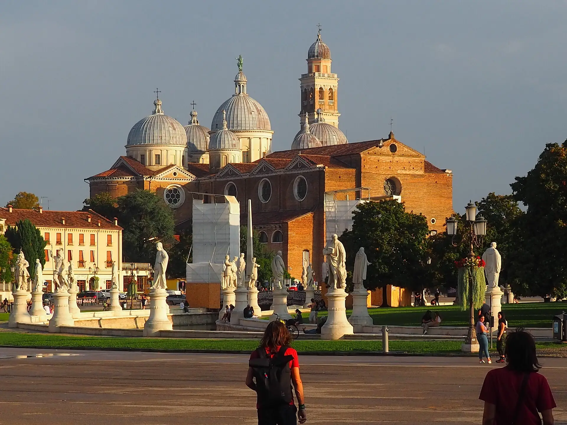 Padua travel guide overview with the clock tower of Piazza dei Signori above the arcade-lined square